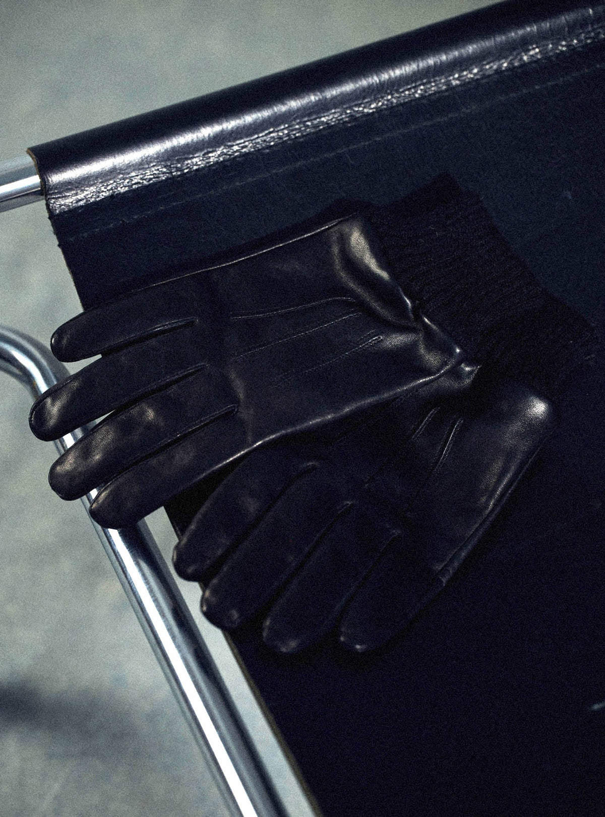 Alta Black Gloves